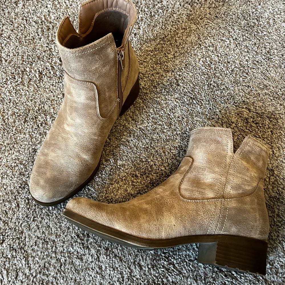 Frye & Co Estrella Short Bootie